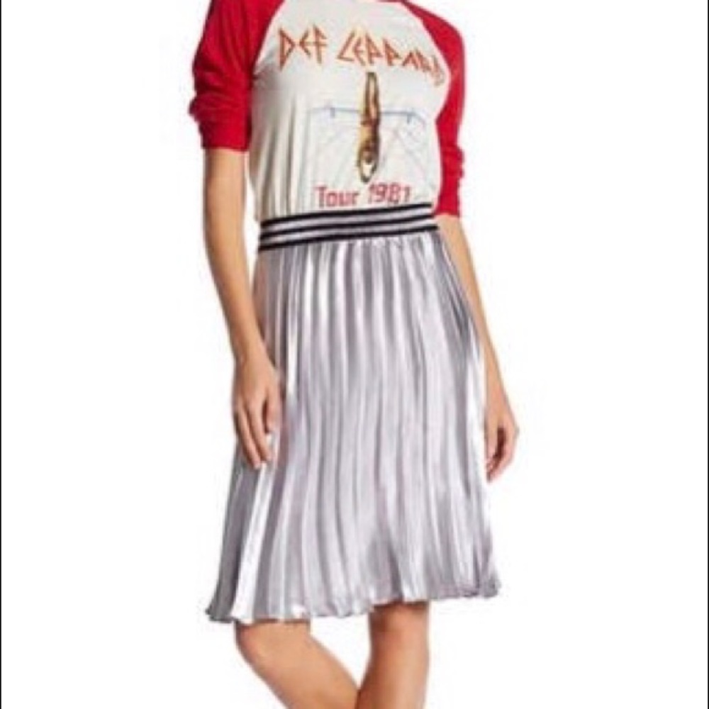 Pleated midi skirt